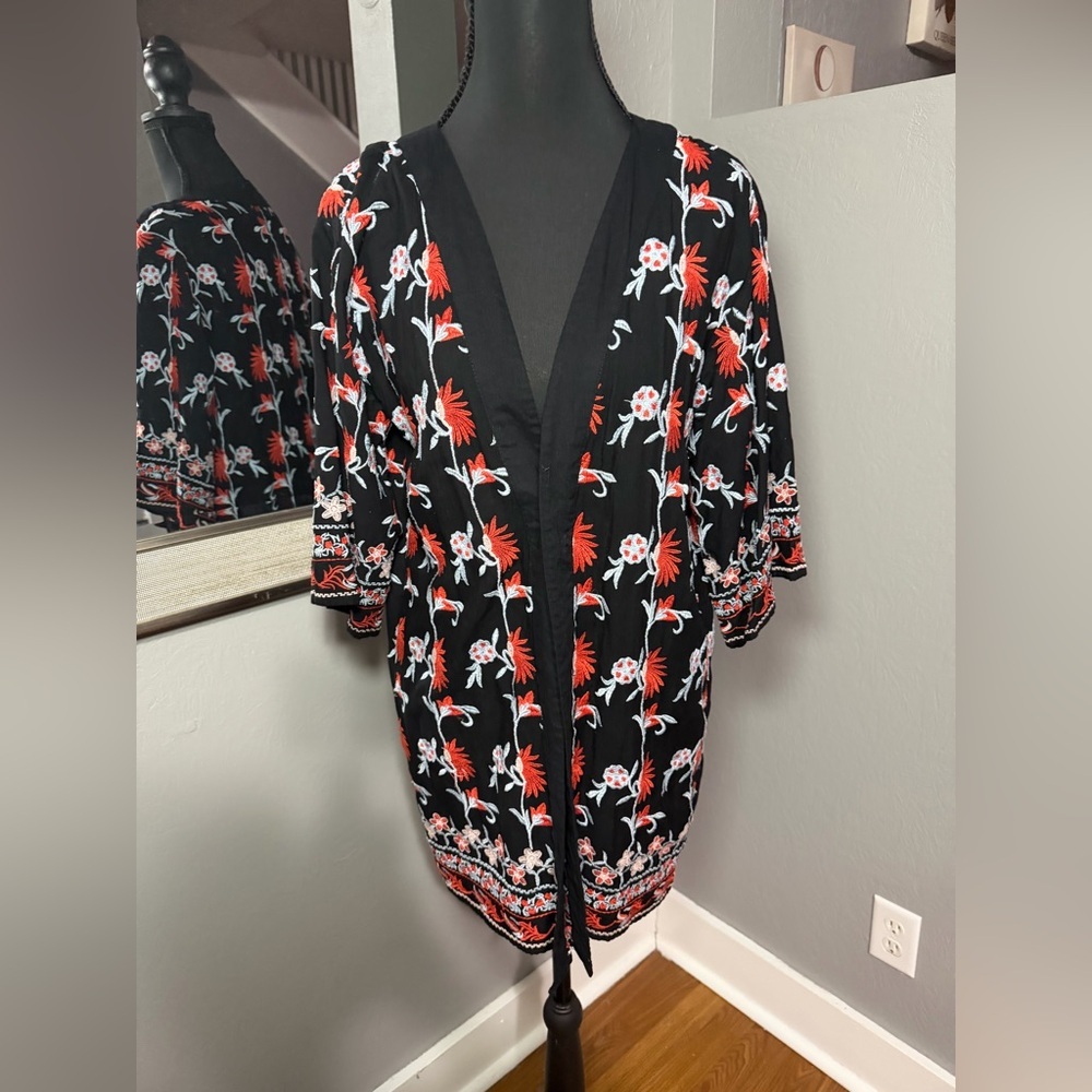 RD+ Koko x Anthropologie Black Floral Embroidered Kimono Small.